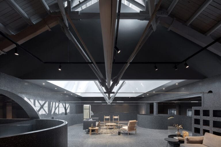 Read more about the article Flooring Selection for Art Galleries: Why Top Designers Prefer the Seamless Look of Terrazzo