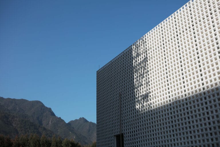 Read more about the article Beyond Traditional Concrete: 8 Stunning UHPC Facades That Will Inspire You