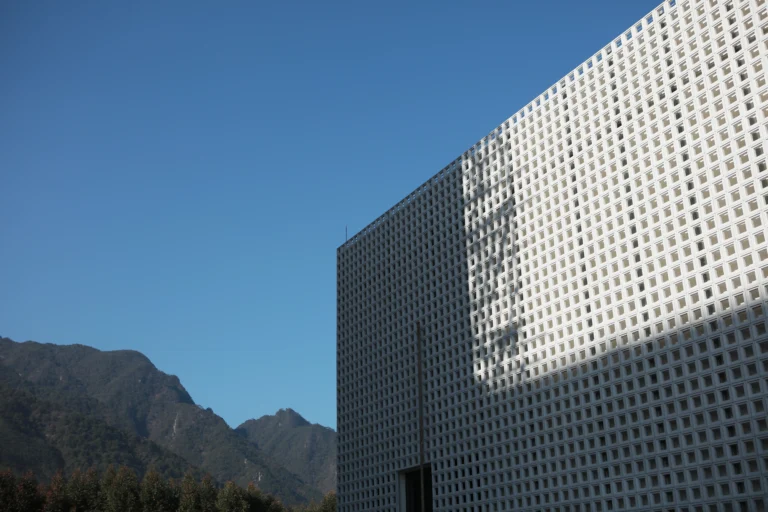 Read more about the article From Exterior Facades to Interior Decor: Cross-Boundary Aesthetic Applications of UHPC Panels