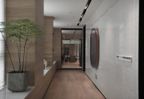 Read more about the article Epoxy Resin Terrazzo vs Traditional Terrazzo Flooring: Which Is Better for Modern Spaces